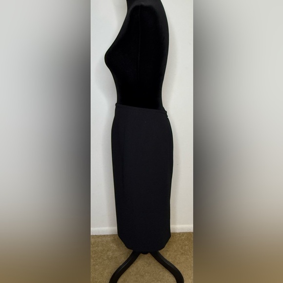 Jones Studio black pencil skirt fully lined with zipper back knee length size 4 - Picture 5 of 7